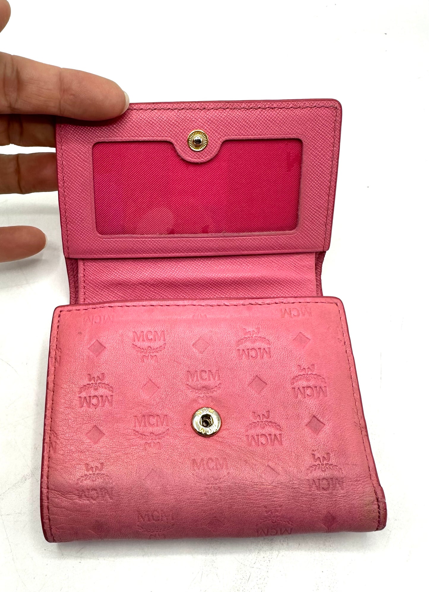 MCM Visetos Trifold Wallet – Light Pink Leather with Gold Hardware