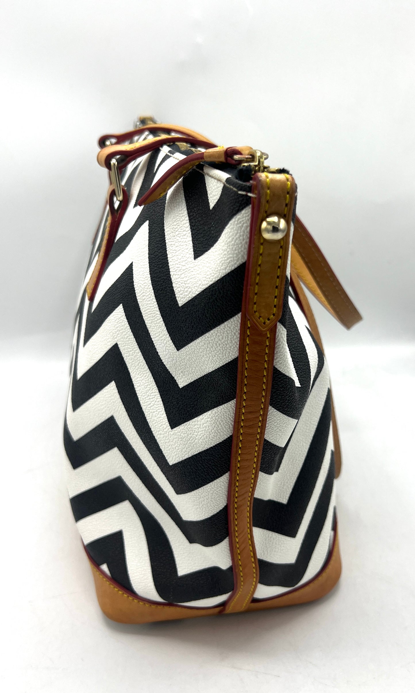 Dooney & Bourke Black & White Chevron Tote – Style FC521