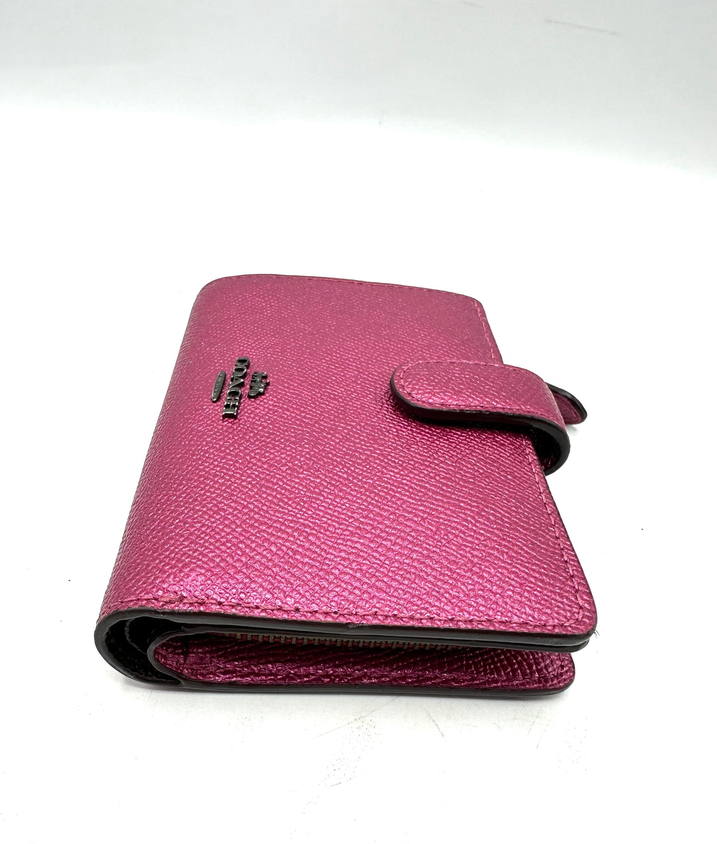 Coach Corner Zip Wallet – Metallic Pink Leather
Color: Metallic Pink