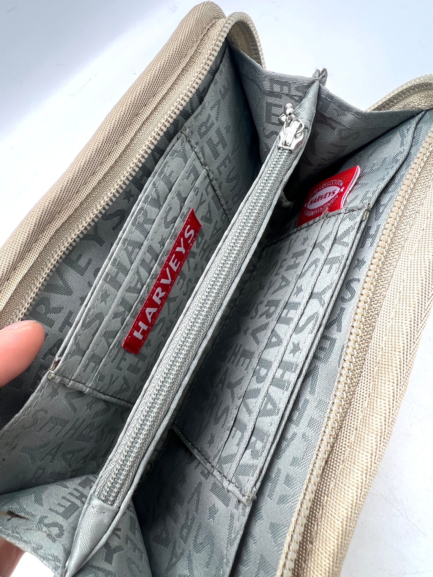 Harveys Larger Zip-Around Seatbelt Wallet – Champagne