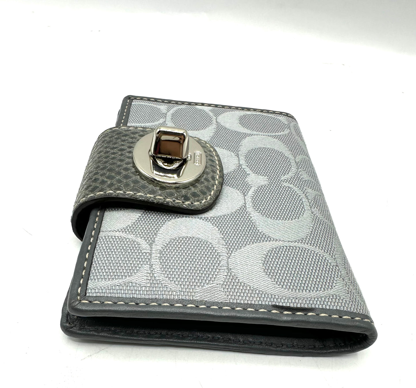 Coach Turnlock Medium Wallet – Signature Canvas in Silver/Blue