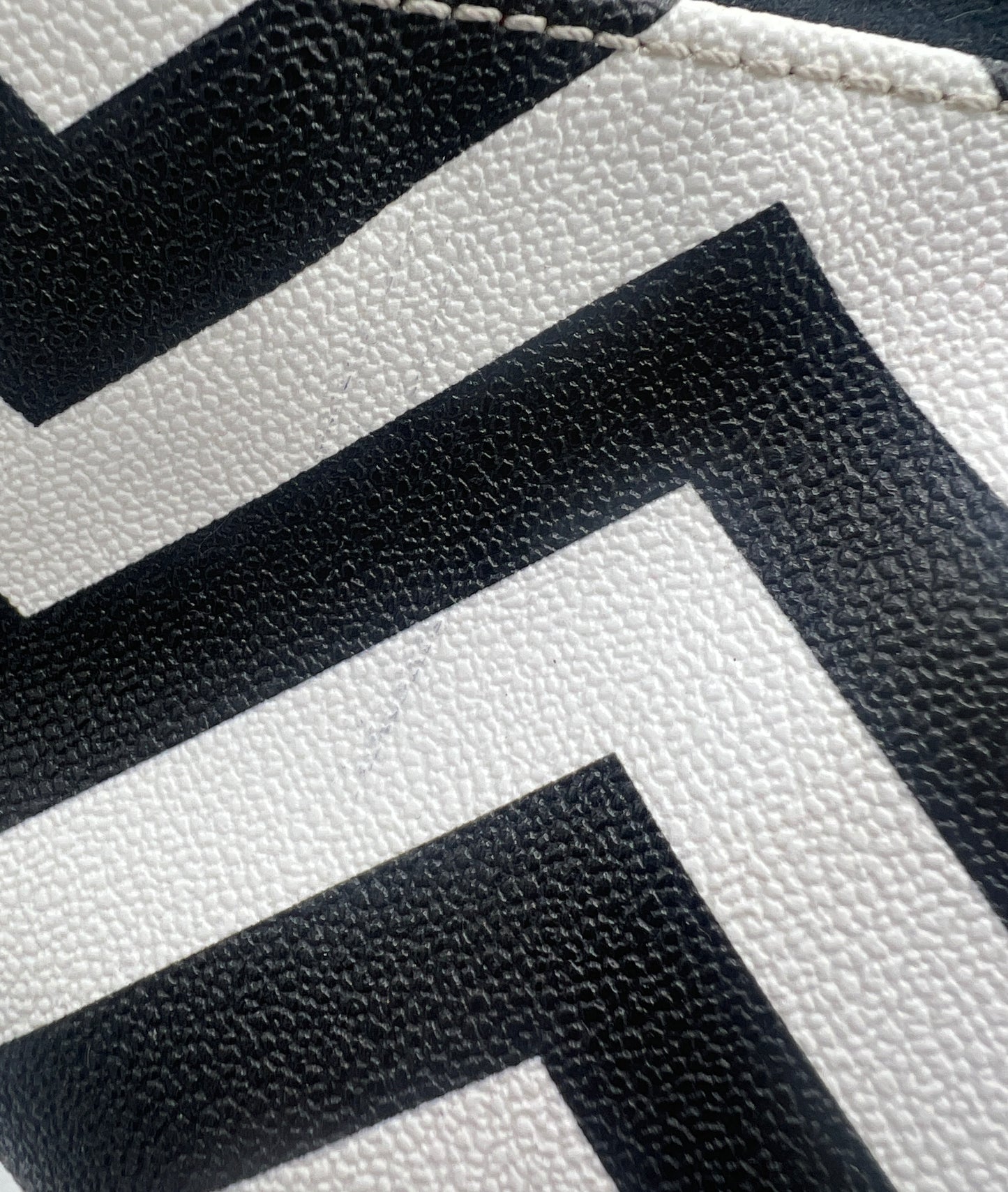 Dooney & Bourke Black & White Chevron Tote – Style FC521