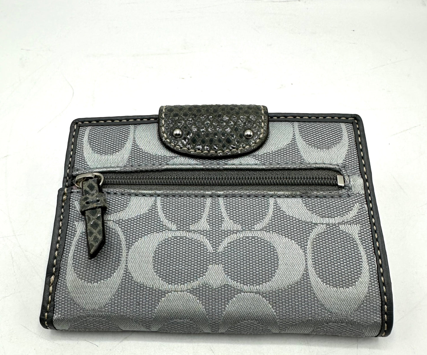 Coach Turnlock Medium Wallet – Signature Canvas in Silver/Blue
