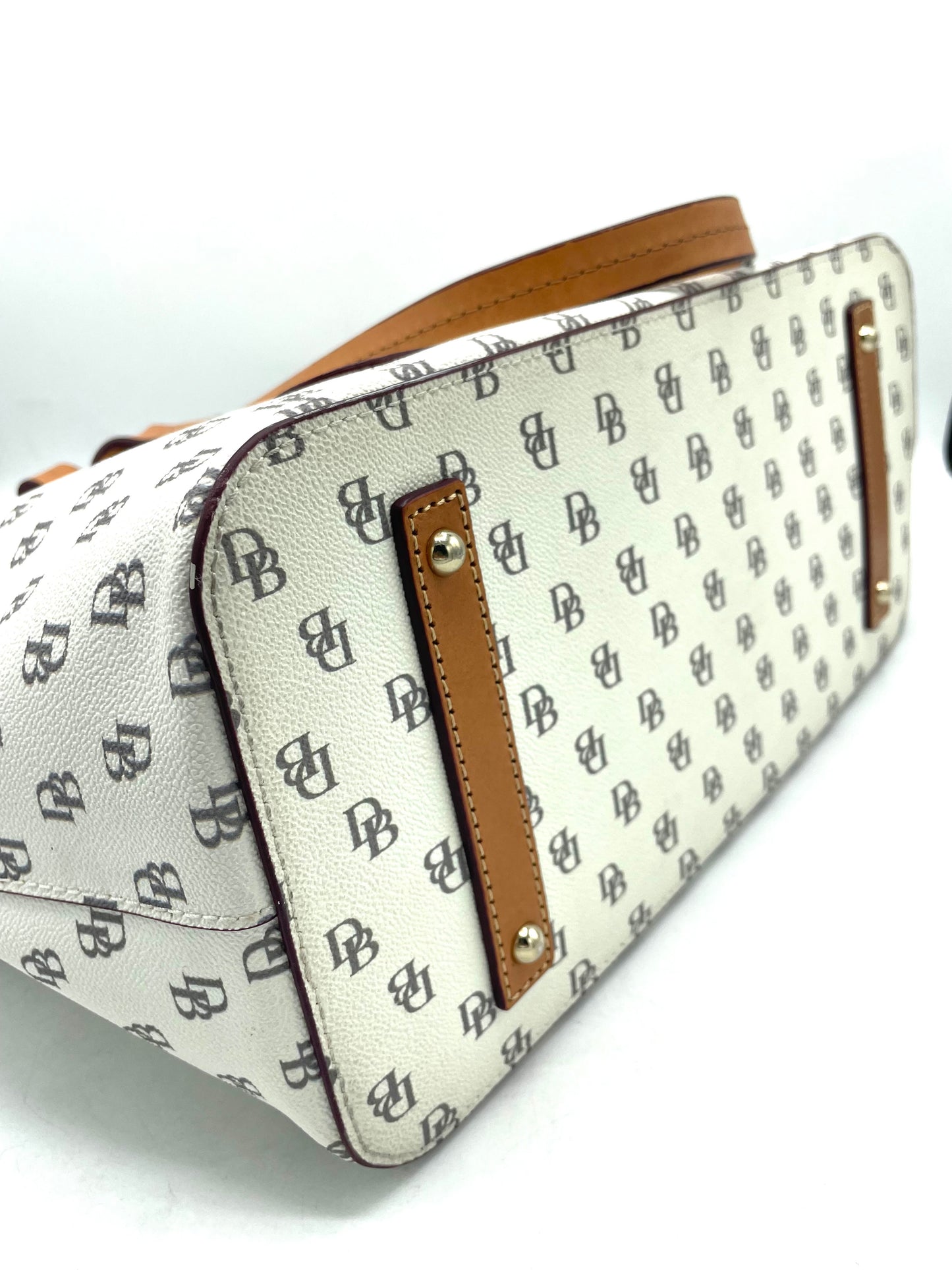 Dooney & Bourke Blake Tammy Large Tote – White & Tan Monogram