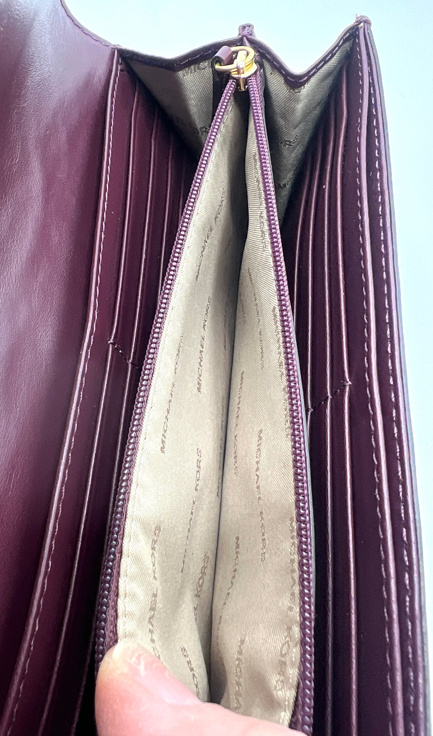 Michael Kors Carryall Wallet