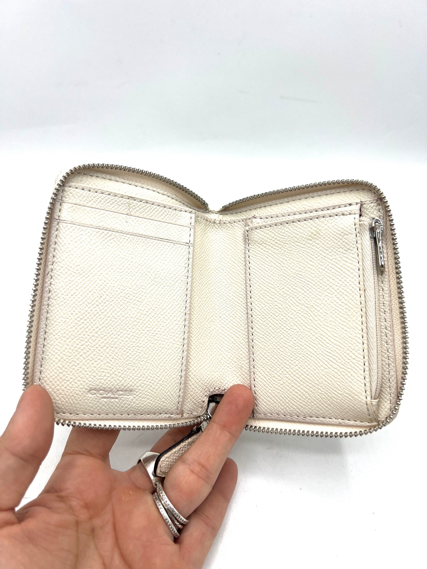 Coach Flower Rivets Small Zip Around Wallet – Off-White Leather