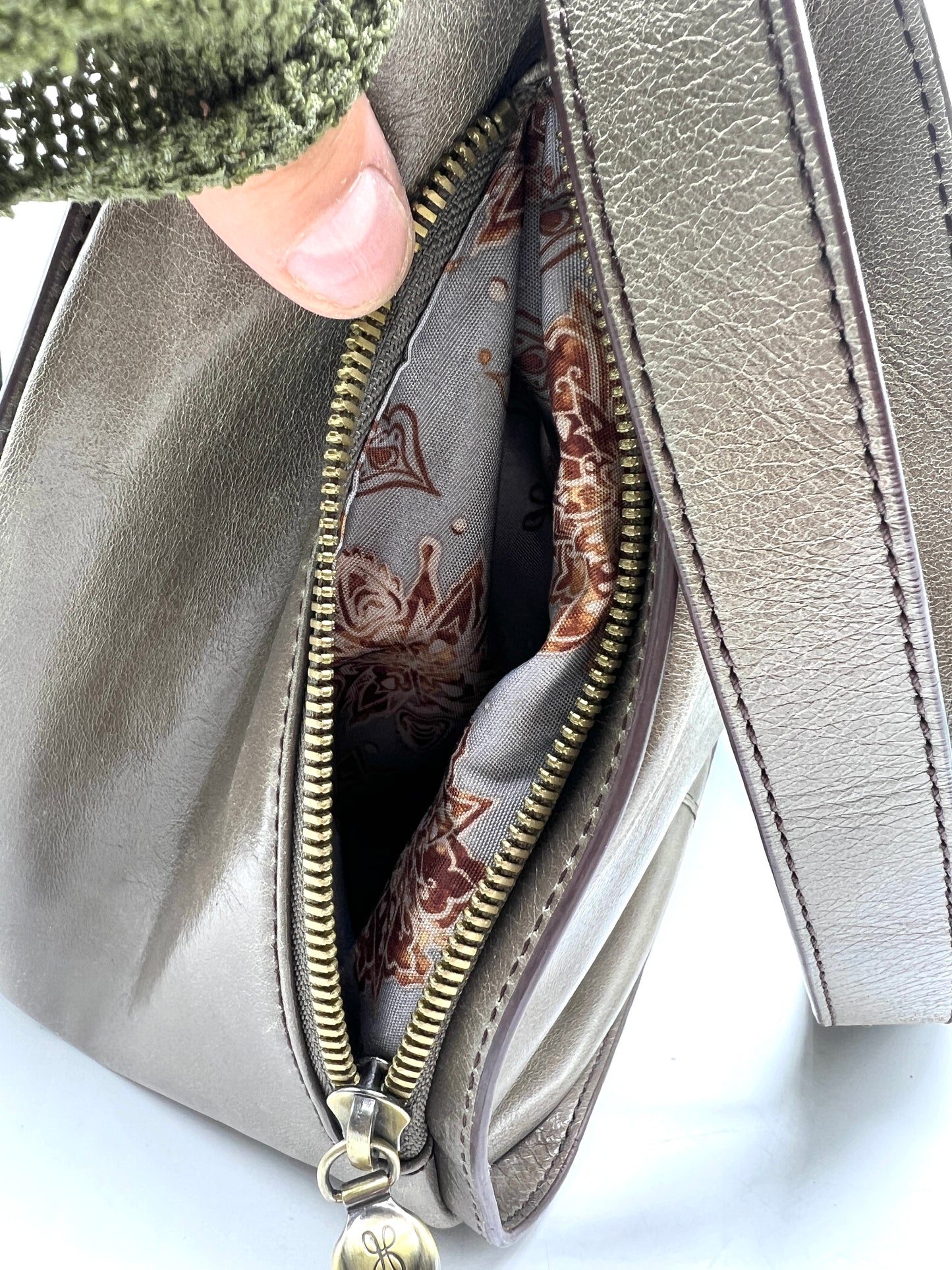 HOBO Arlet Convertible Leather Bag – Taupe Gray