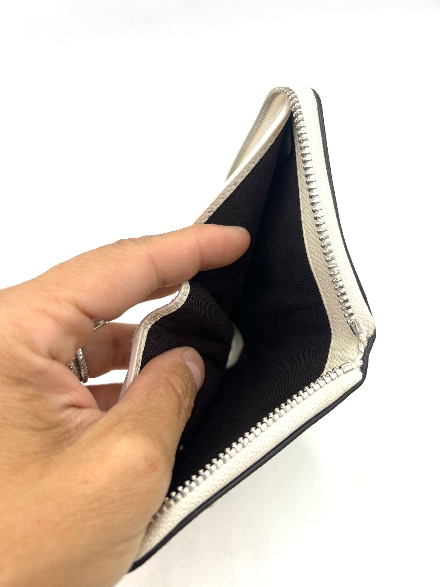 Coach Flower Rivets Small Zip Around Wallet – Off-White Leather