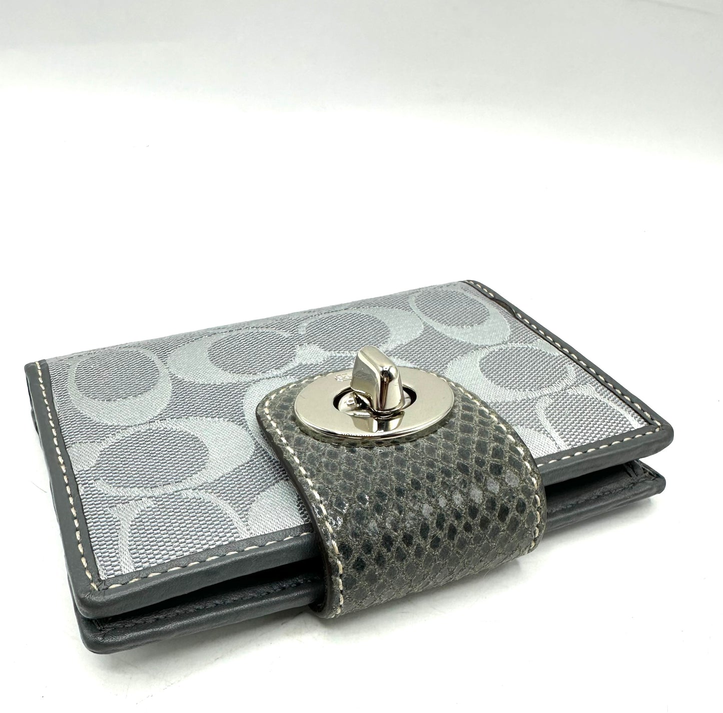 Coach Turnlock Medium Wallet – Signature Canvas in Silver/Blue