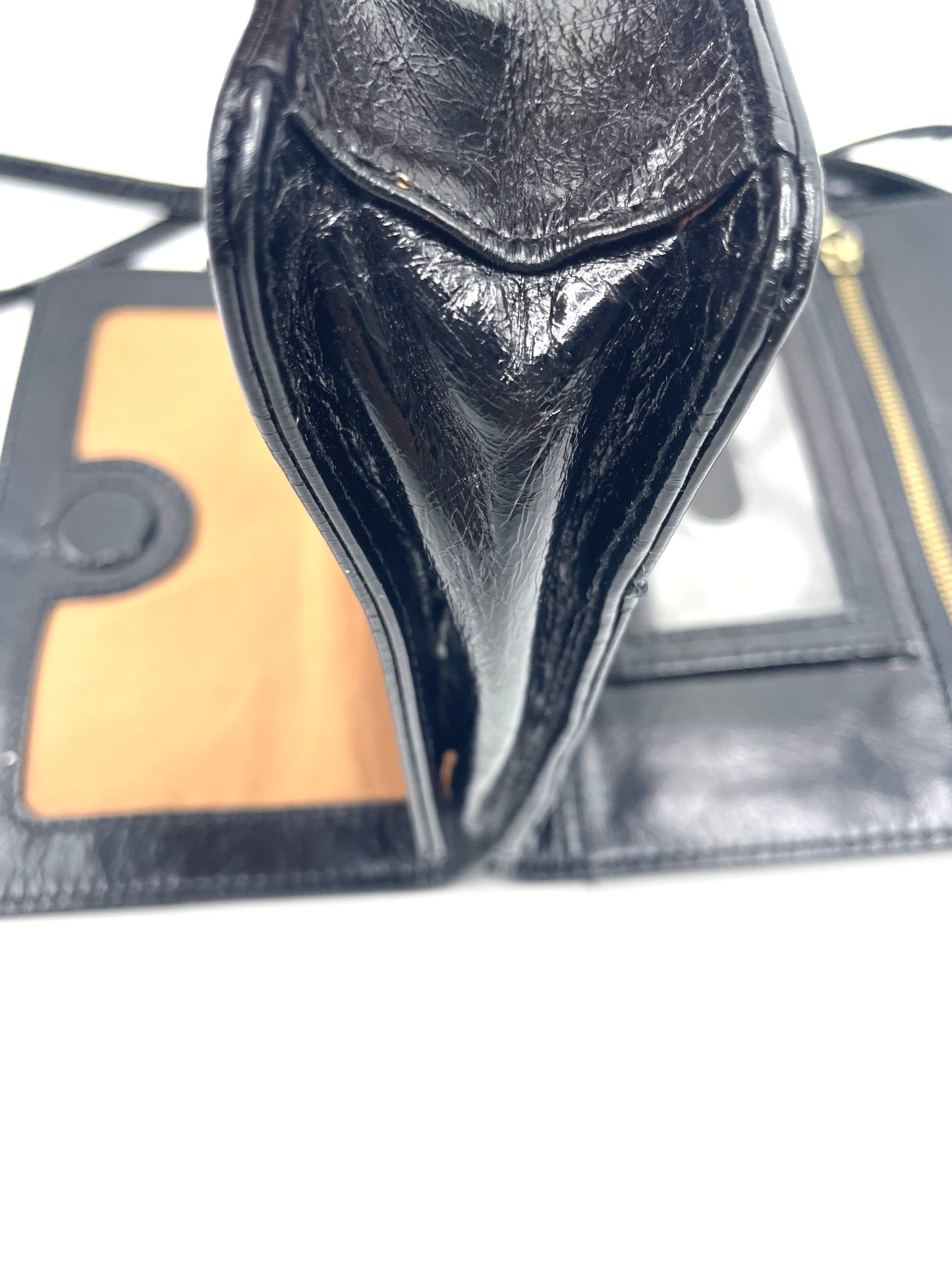 HOBO Jill Wallet Crossbody – Black Polished Leather (Style VI‑32471BLK)