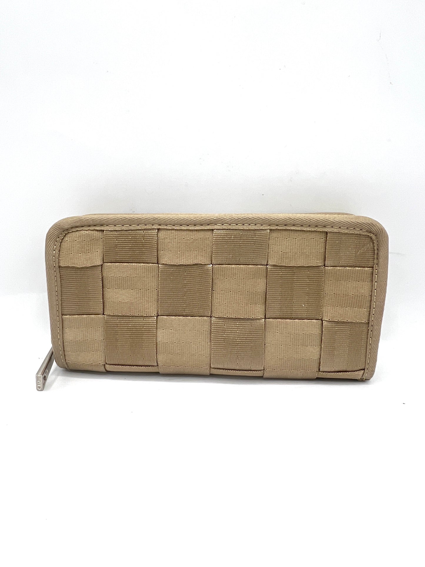 Harveys Larger Zip-Around Seatbelt Wallet – Champagne