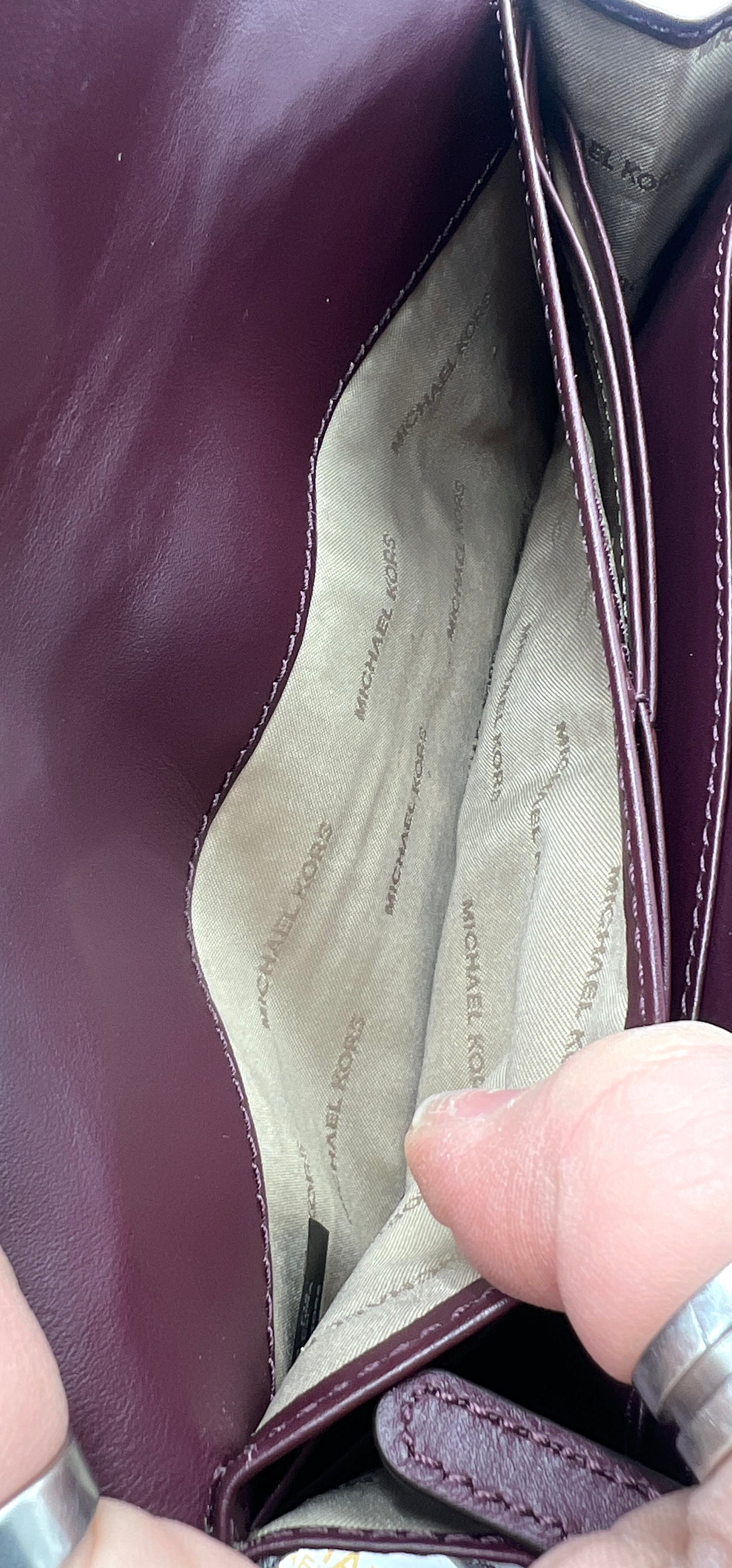 Michael Kors Carryall Wallet