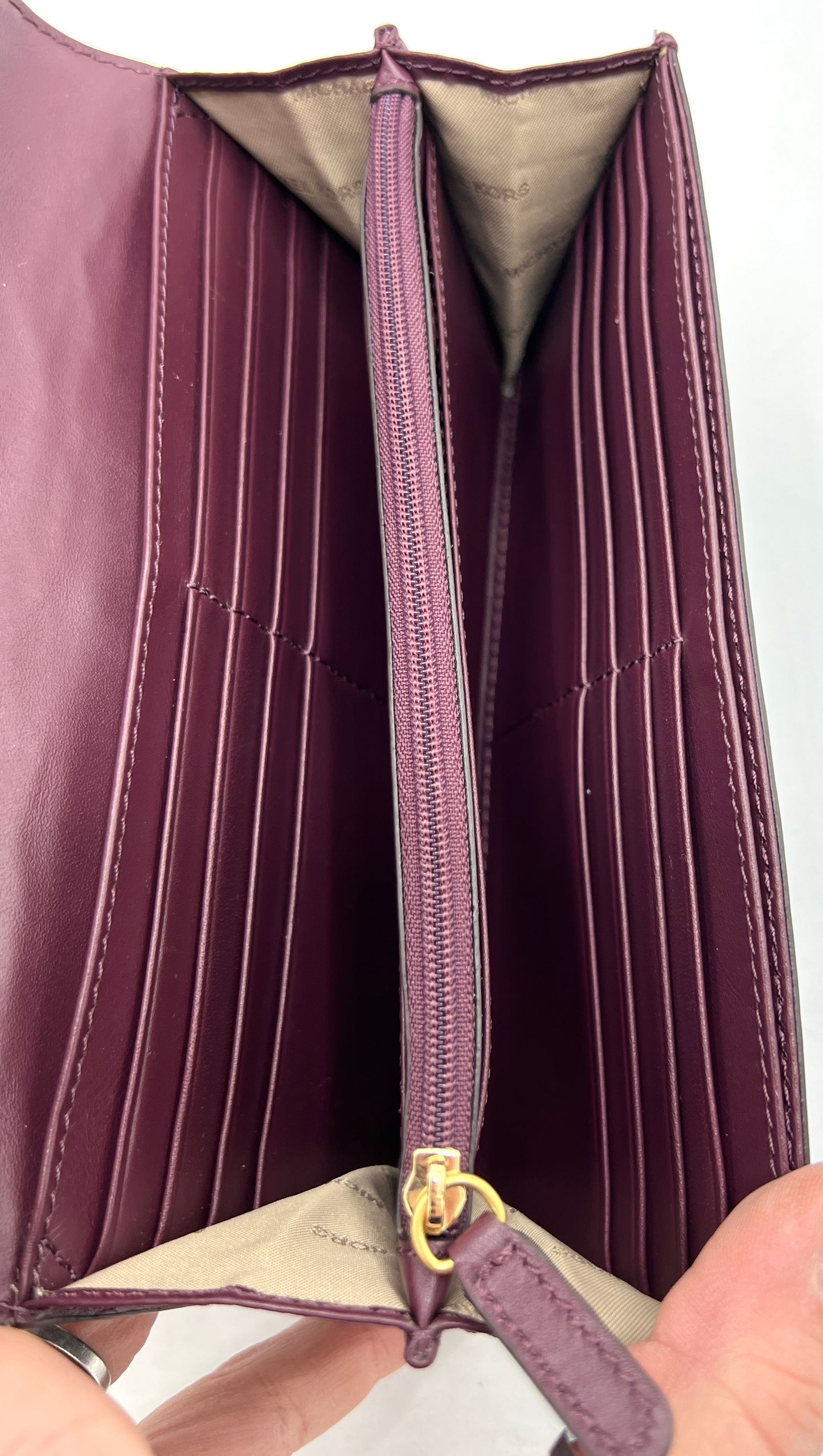 Michael Kors Carryall Wallet