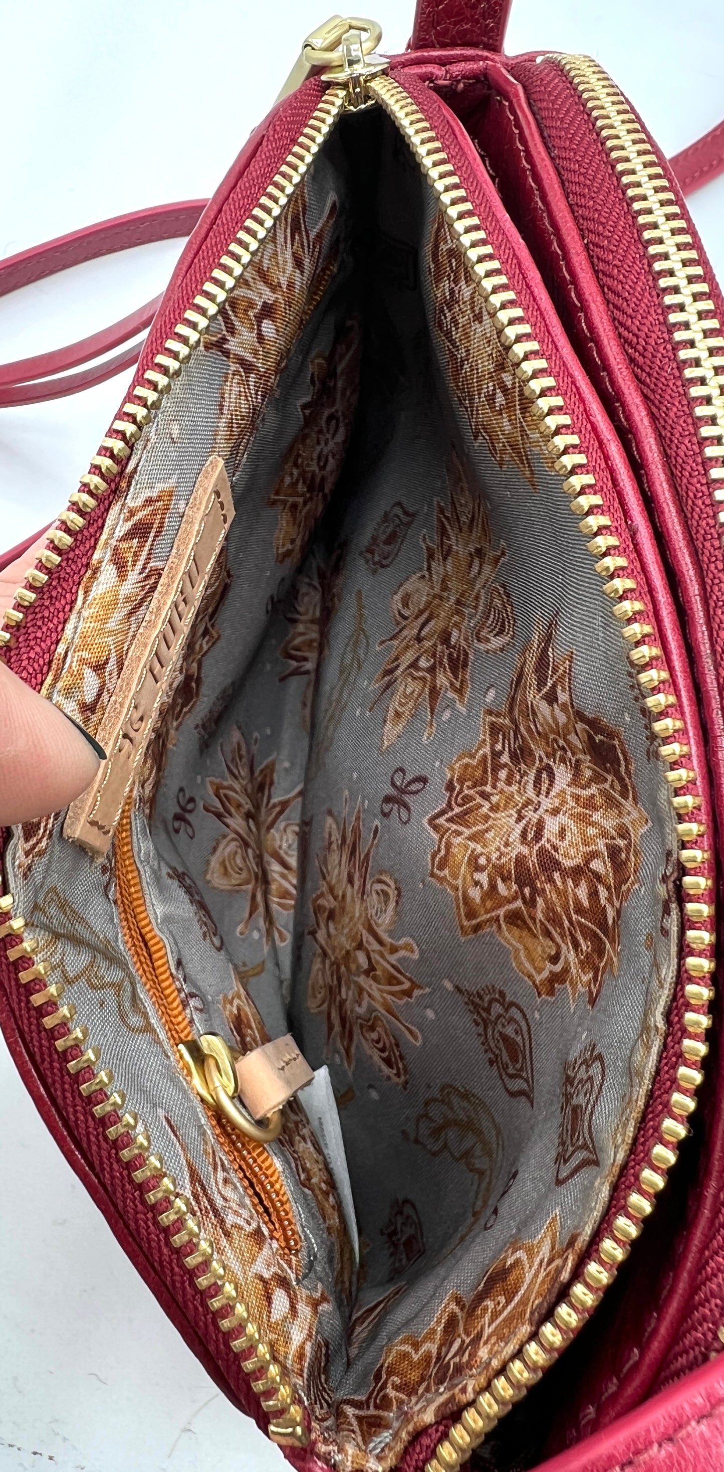 HOBO Evella Crossbody in Fuchsia – Glazed Leather Mini