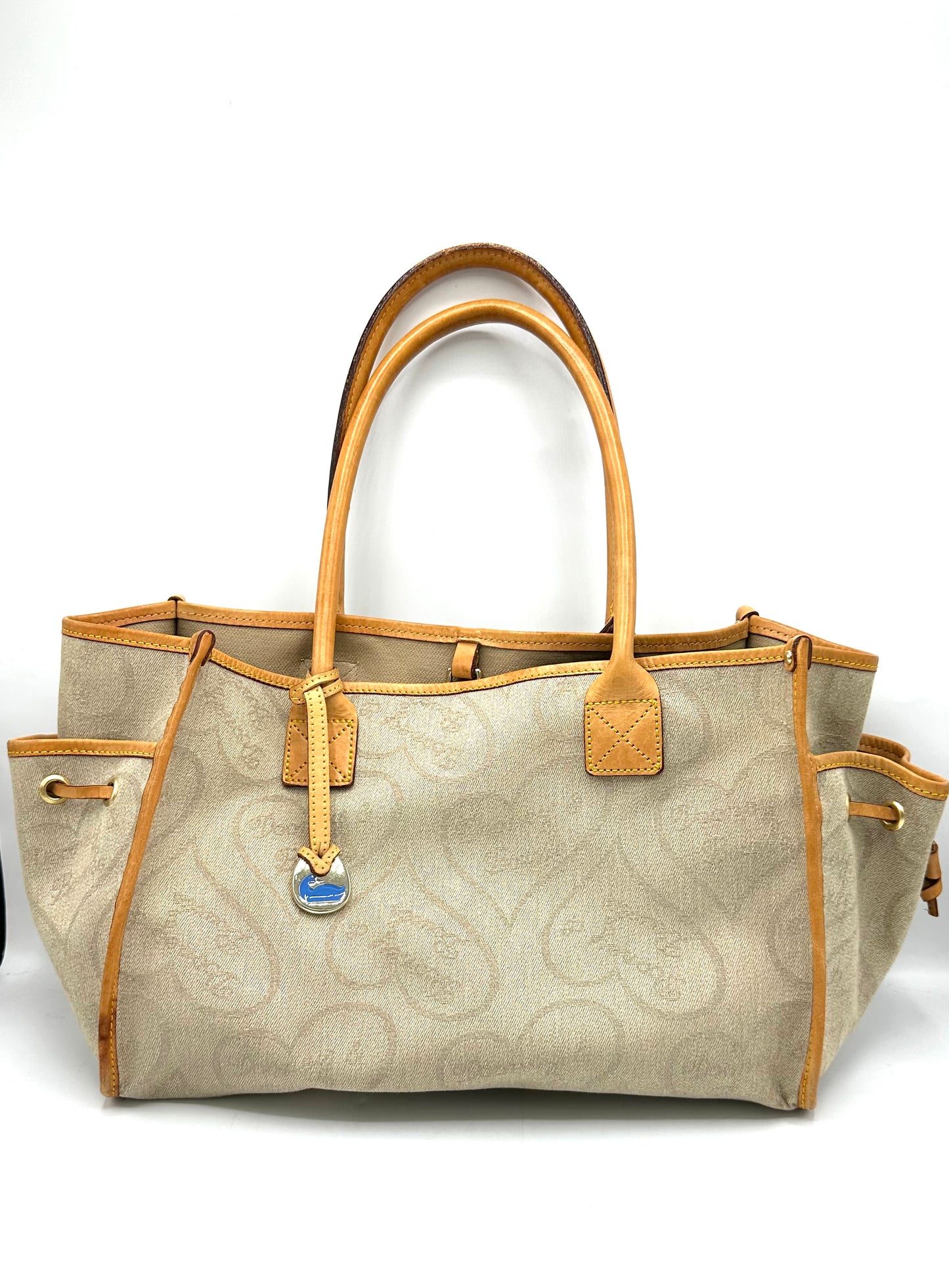 Dooney & Bourke DB Signature Heart Logo Medium Shopper Tote – Beige Denim with Vacchetta Leather Trim