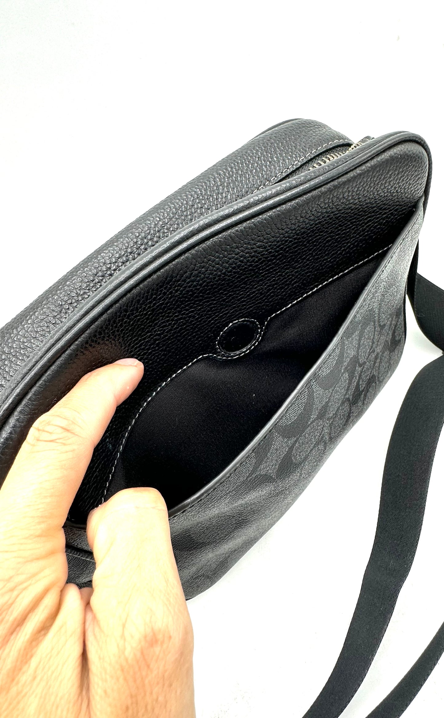 Coach Hudson Crossbody – Black Pebbled Leather & Grey Signature Coated Canvas