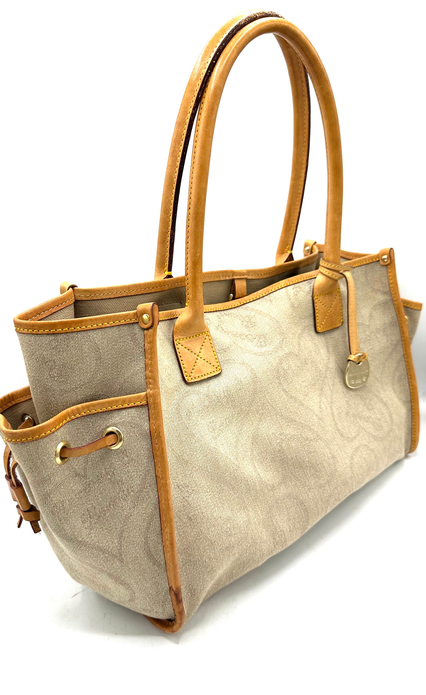 Dooney & Bourke DB Signature Heart Logo Medium Shopper Tote – Beige Denim with Vacchetta Leather Trim