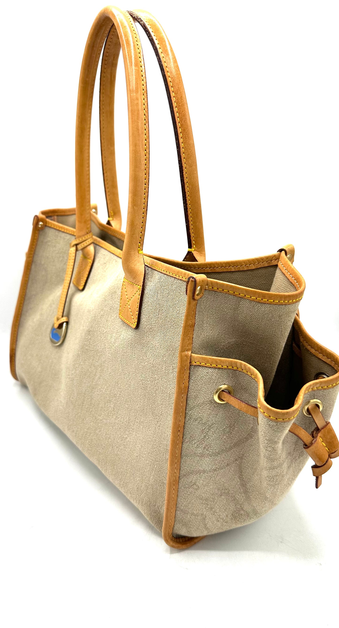 Dooney & Bourke DB Signature Heart Logo Medium Shopper Tote – Beige Denim with Vacchetta Leather Trim