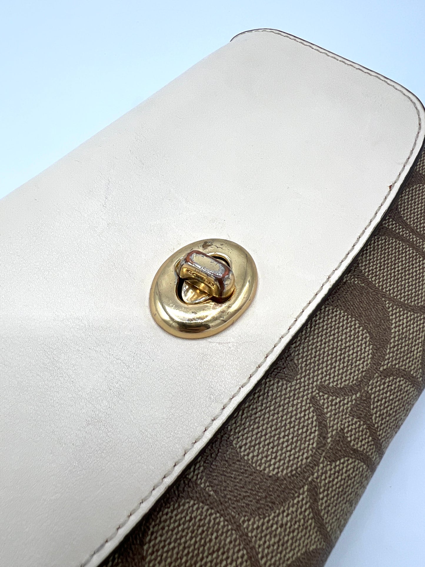 Coach Chain Crossbody Bag – Signature Canvas & Leather with Turnlock (F24280)