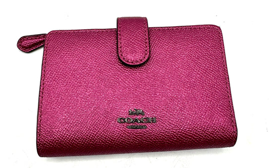 Coach Corner Zip Wallet – Metallic Pink Leather
Color: Metallic Pink