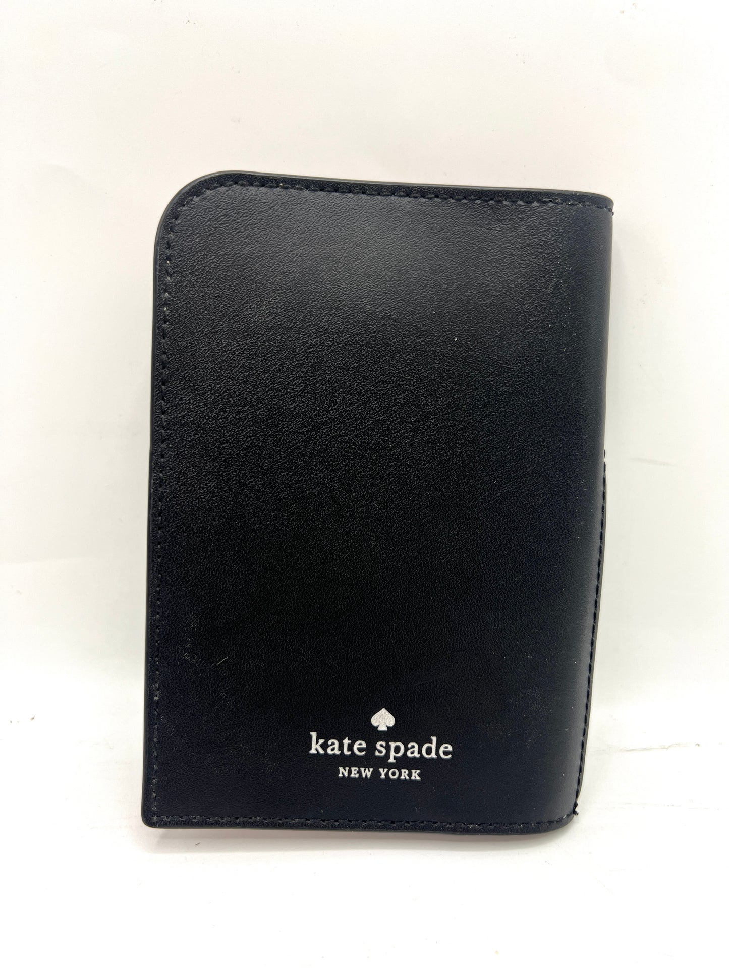 Kate Spade Frosty Penguin Passport Holder – WLRU5750