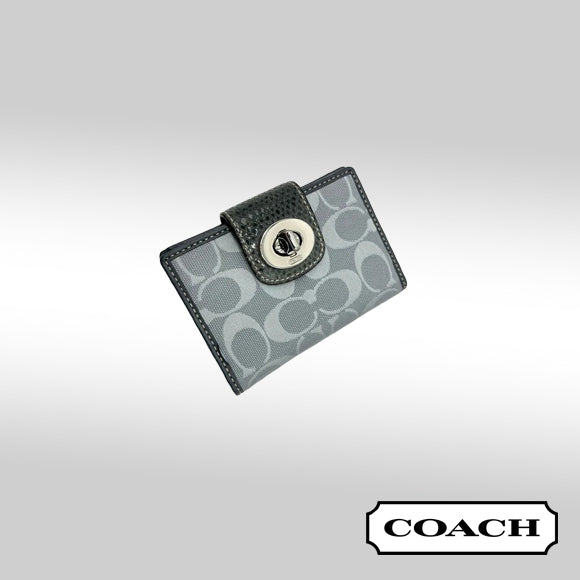 Coach Turnlock Medium Wallet – Signature Canvas in Silver/Blue