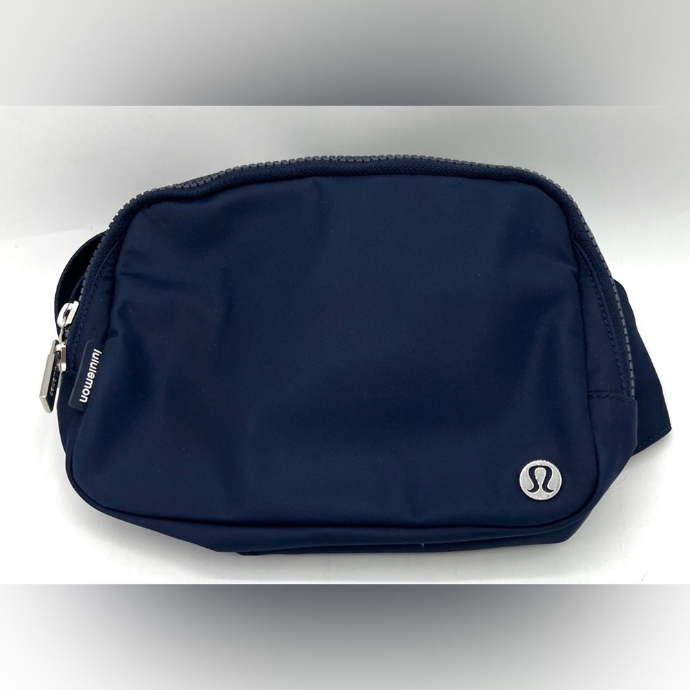 Lululemon Everywhere Belt Bag 2L