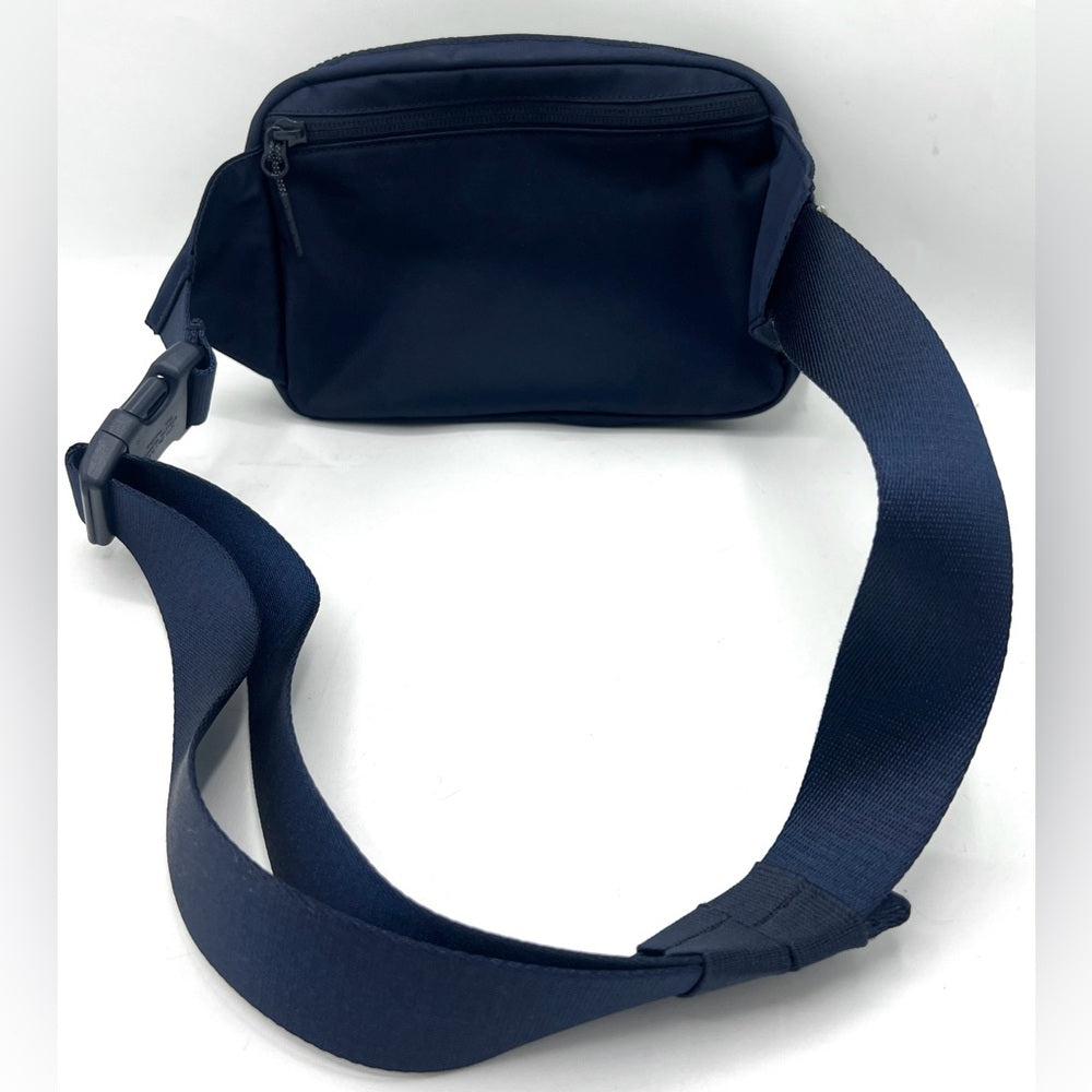 Lululemon Everywhere Belt Bag 2L